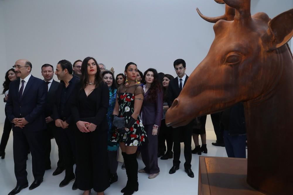 В Центре Гейдара Алиева состоялось открытие выставки французского скульптора Мауро Корда "Зооспектив и Морфоспектив"
