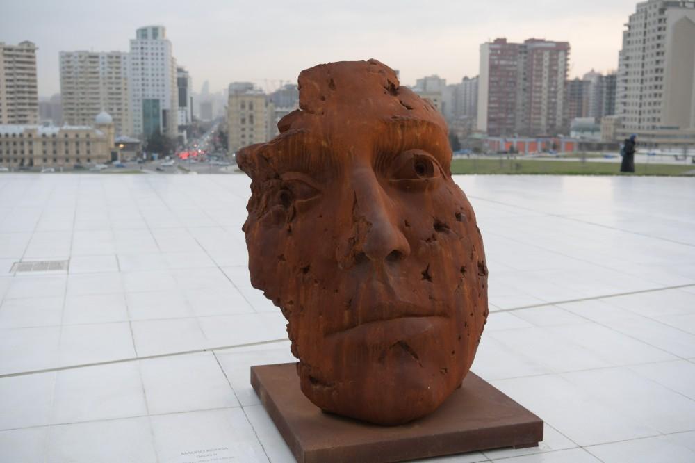 В Центре Гейдара Алиева состоялось открытие выставки французского скульптора Мауро Корда "Зооспектив и Морфоспектив"