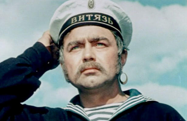 Зачем моряки носили серьгу в ухе?