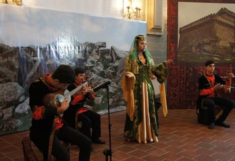В Храме Атешгях отметили 650-летие Имадеддина Насими <span class="color_red">- ФОТО</span>