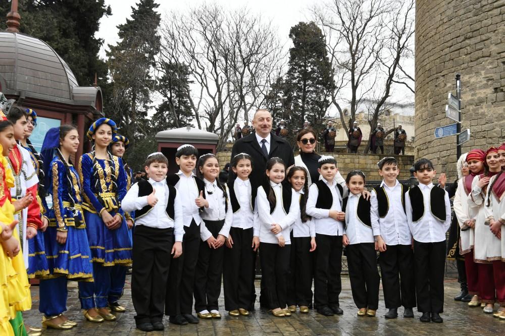 Президент Азербайджана Ильхам Алиев и Первая леди Мехрибан Алиева приняли участие во всенародных празднествах по случаю Новруза