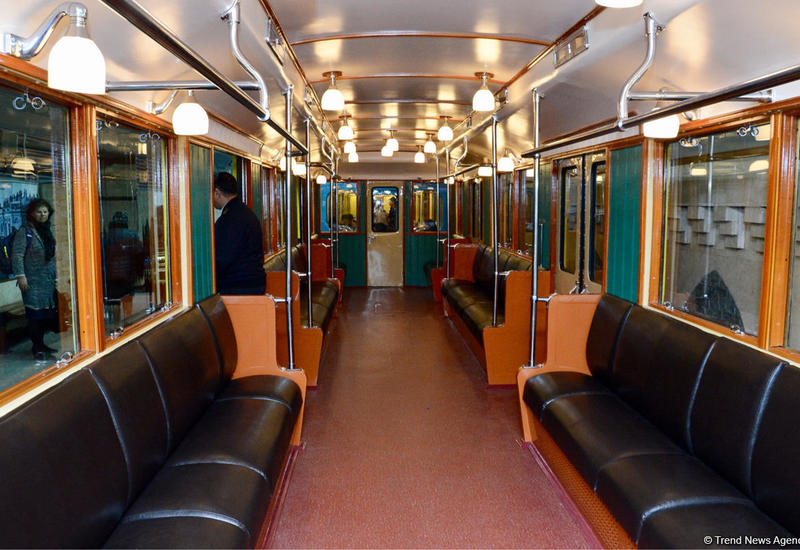 Праздник в бакинской подземке: запущены ретро-вагоны <span class="color_red">- ВИДЕО</span>