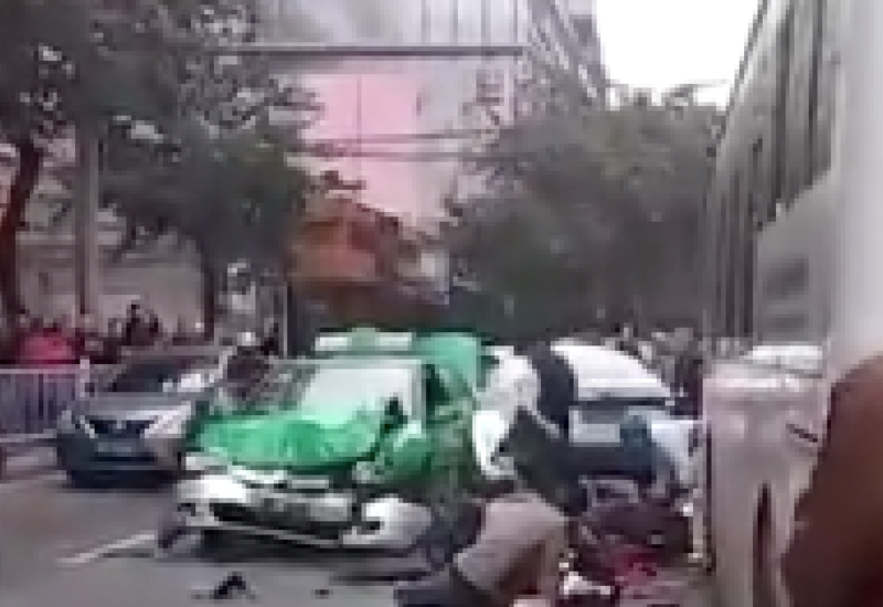 Автомобиль въехал в толпу в Китае, есть погибшие