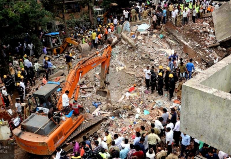 Число погибших при обрушении здания в Индии возросло до 14