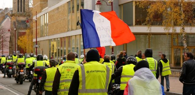 Беспорядки "желтых жилетов" в Париже, более 50 задержанных