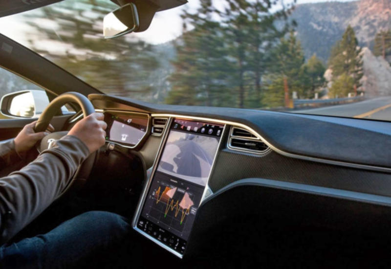 Илон Маск готовит для Tesla новый браузер