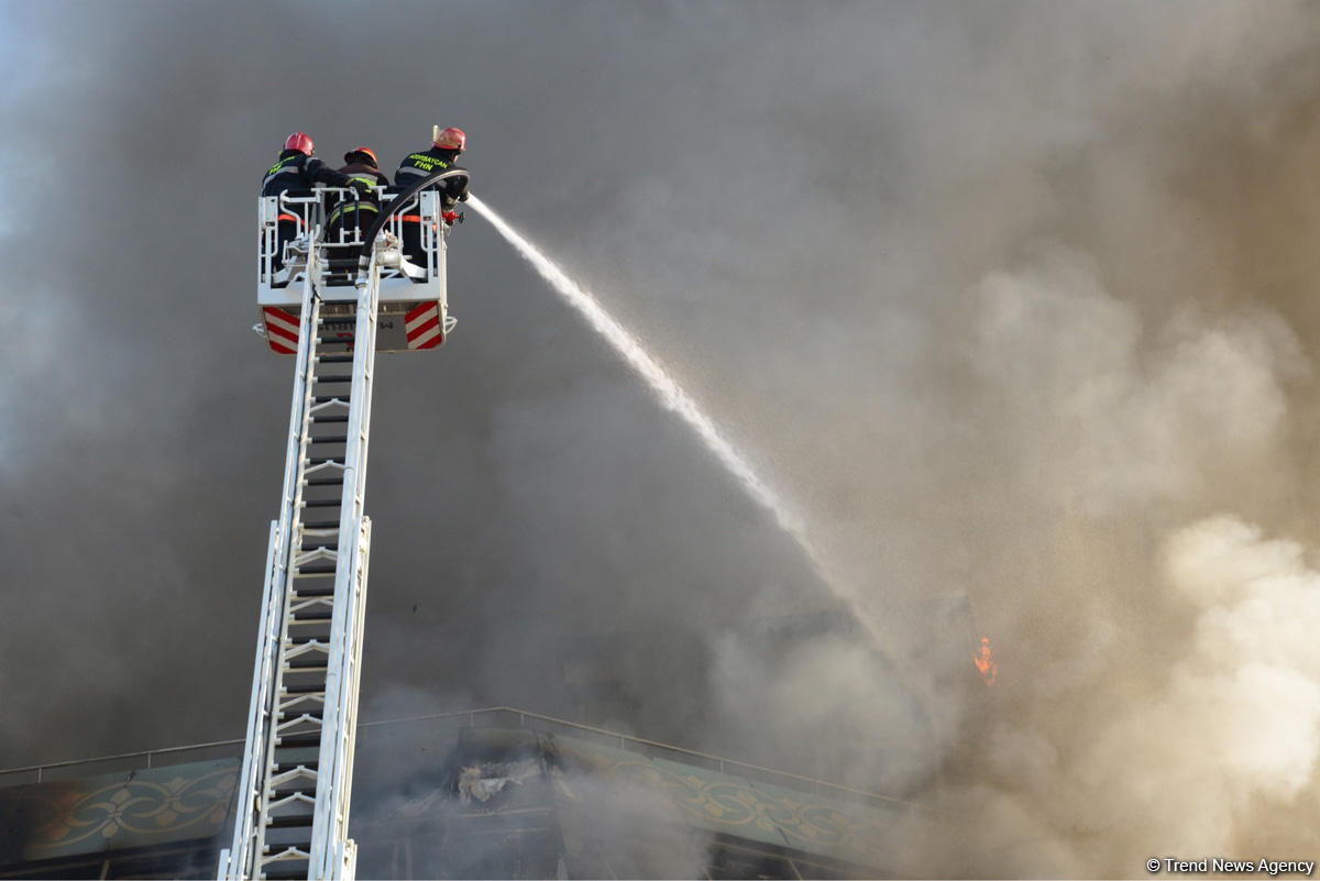 Шокирующие кадры страшного пожара в Баку