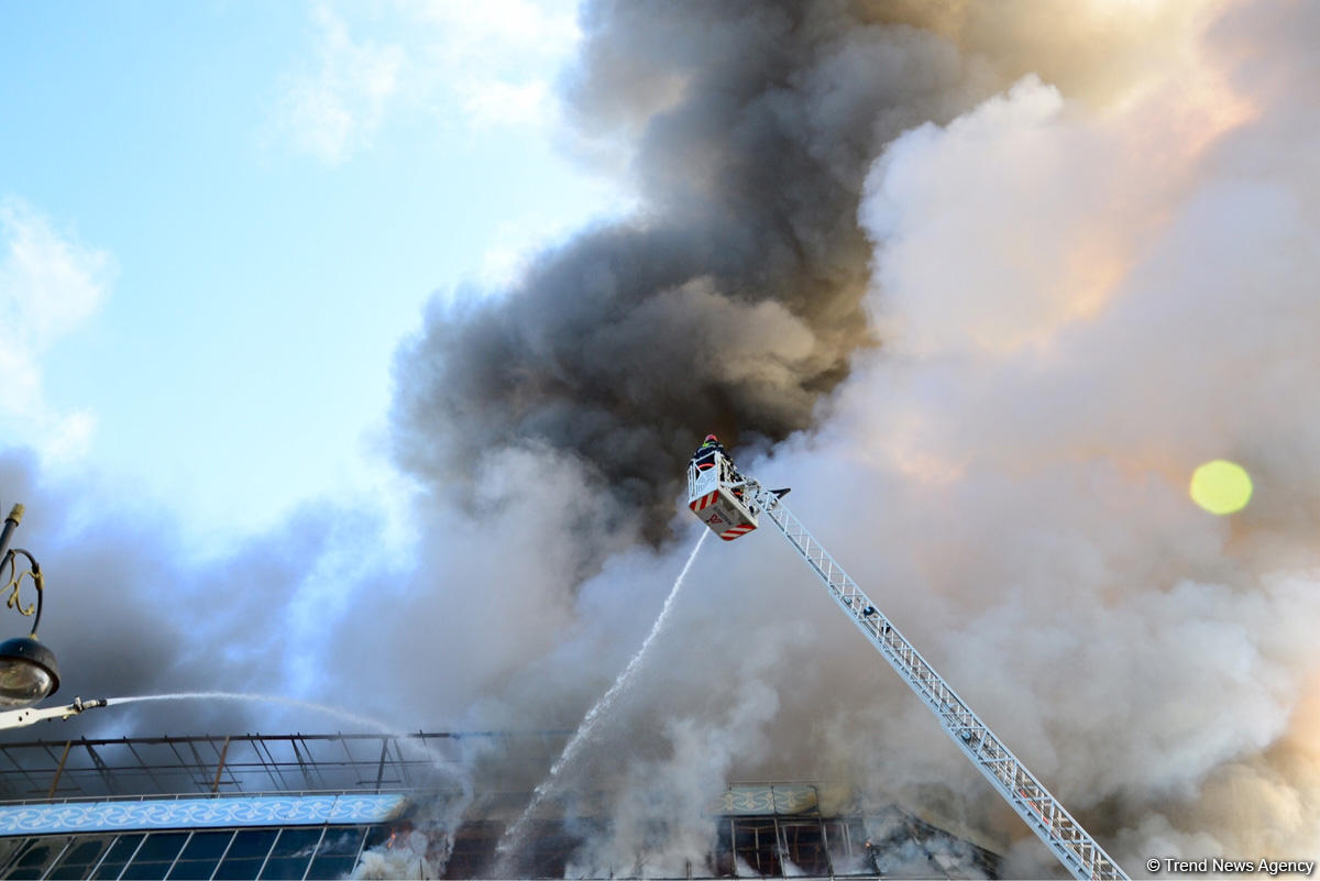 Последние данные о сильном пожаре в Баку
