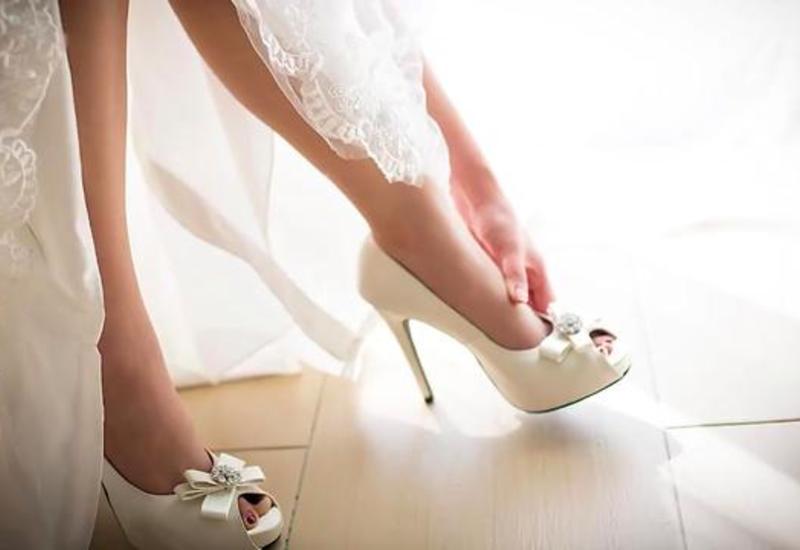 Невеста нашла последнее послание своей умершей мамы на своих свадебных туфлях