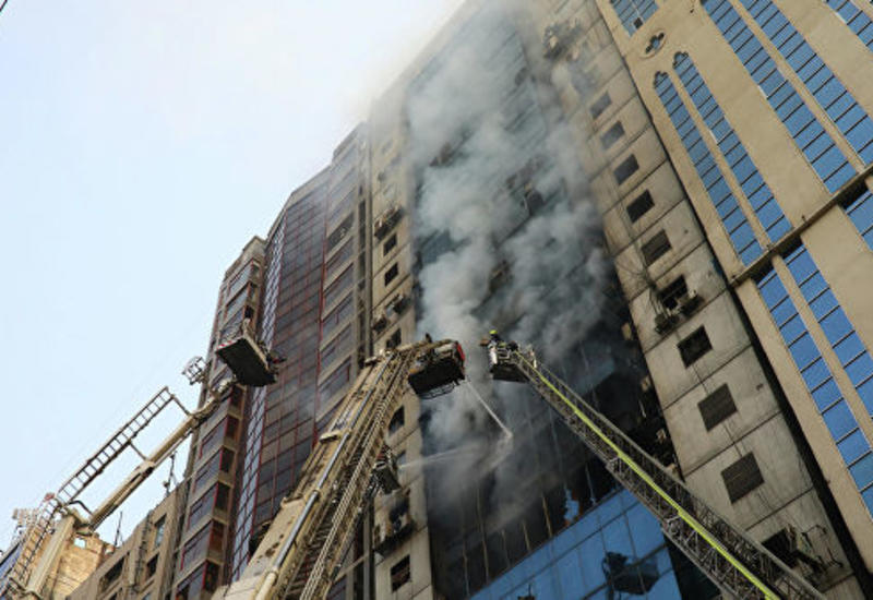 Число жертв пожара в небоскребе в Бангладеш выросло до 25