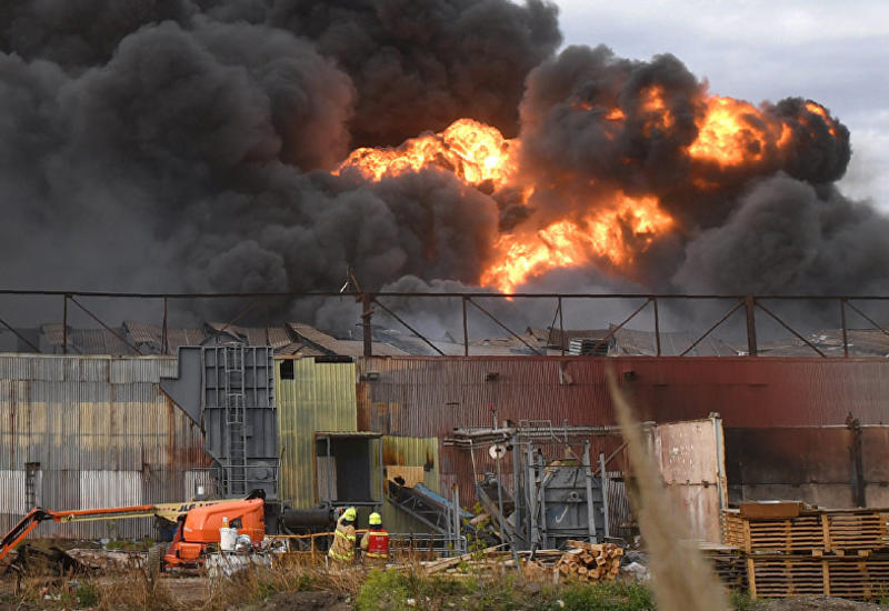В Австралии загорелся химический завод