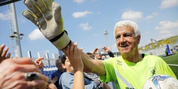 73 yaşlı qapıçı rekord qırdı - FOTO