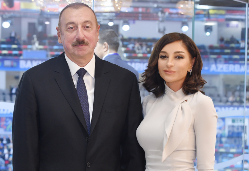 Президент Ильхам Алиев и Первая леди Мехрибан Алиева поздравили азербайджанский народ с рождением десятимиллионного жителя страны