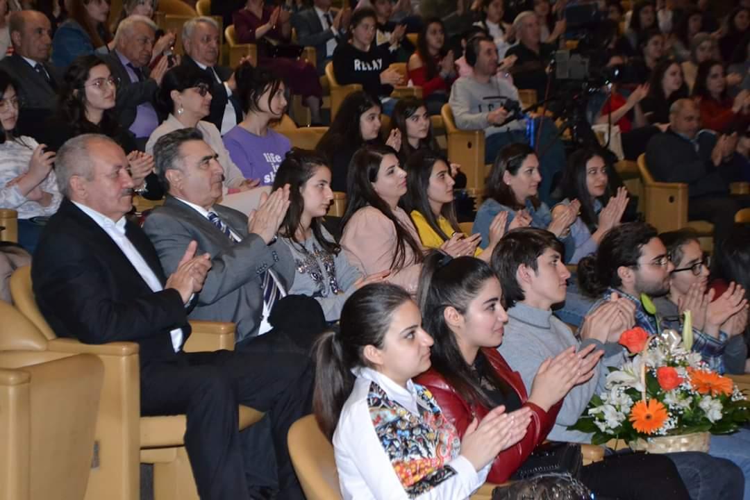 В центре мугама прошел концерт ансамбля исполнителей на каноне "İnci"