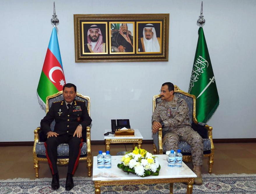 Наджмеддин Садыков на переговорах с командующим ВВС Саудовской Аравии