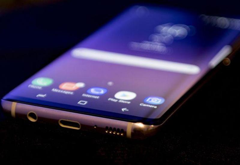 Samsung представил новый уникальный смартфон A80