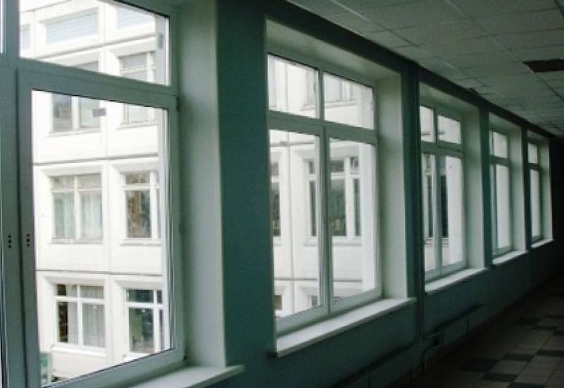 В бакинских школах блокируют окна?