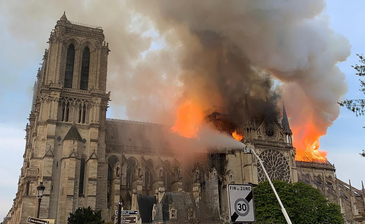 Катастрофа для всей Европы: жуткий пожар в Нотр-Дам де Пари