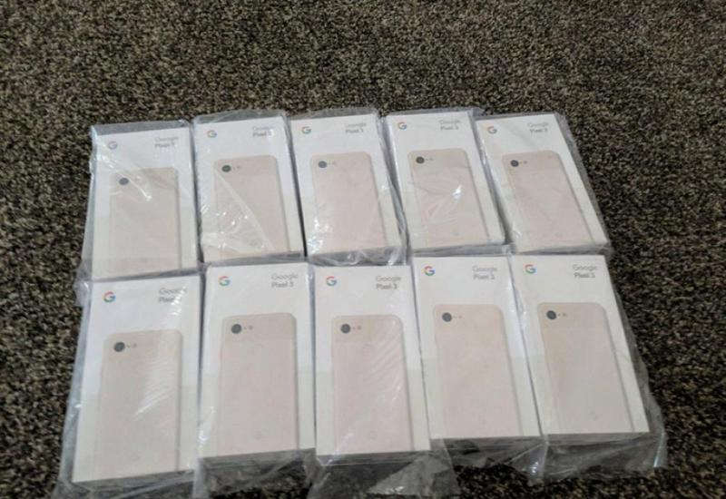 Google случайно прислала своему пользователю 10 розовых Pixel 3