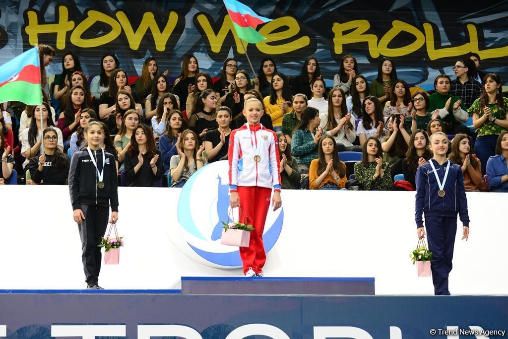 Азербайджанские гимнастки завоевали три медали: награждены победители AGF Junior Trophy в упражнениях со скакалкой, мячом, булавами и лентой