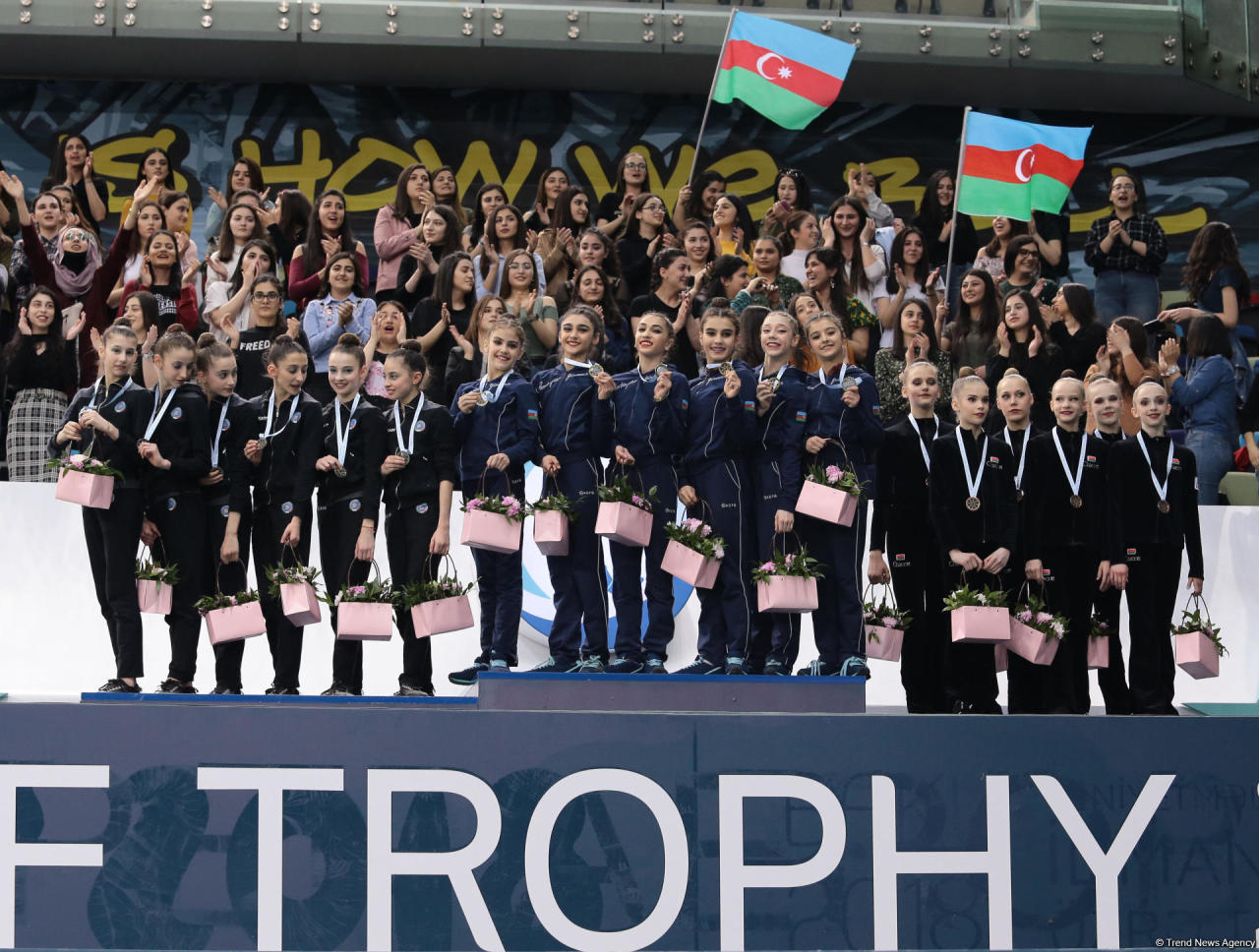 У Азербайджана «золото» и «серебро»: в Баку награждены победители AGF Junior Trophy среди команд в групповых упражнениях с пятью обручами и пятью лентами