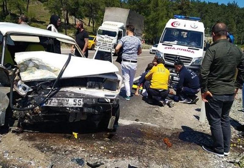 Antalyada dəhşətli qəza - 23 nəfər yaralandı