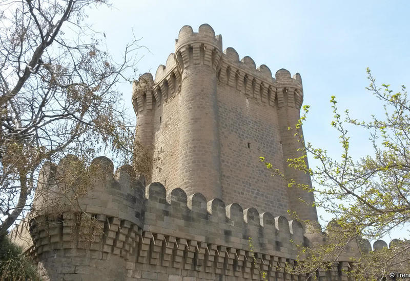 В Азербайджане отреставрируют средневековую крепость и мечеть