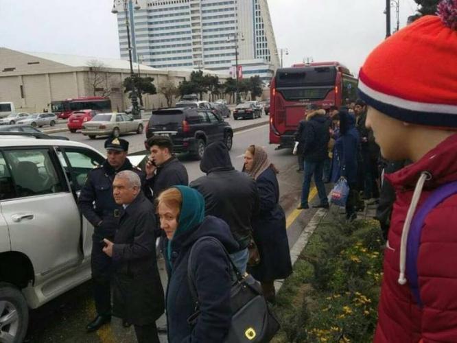 Цепная авария в Баку: Mercedes попал под Prado