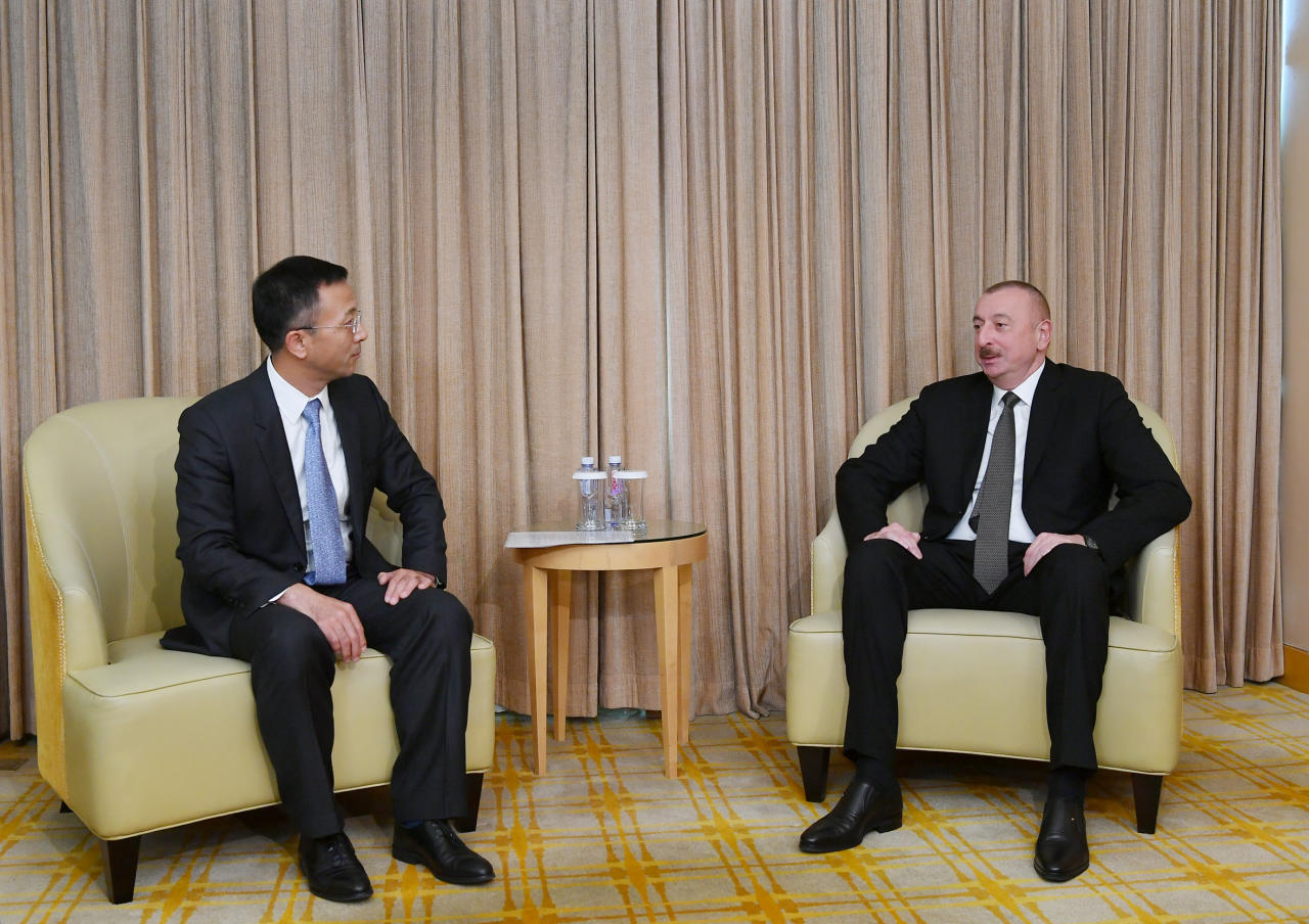 Президент Ильхам Алиев встретился в Пекине с главами компаний “China National Electric Engineering” и "China Poly Group"