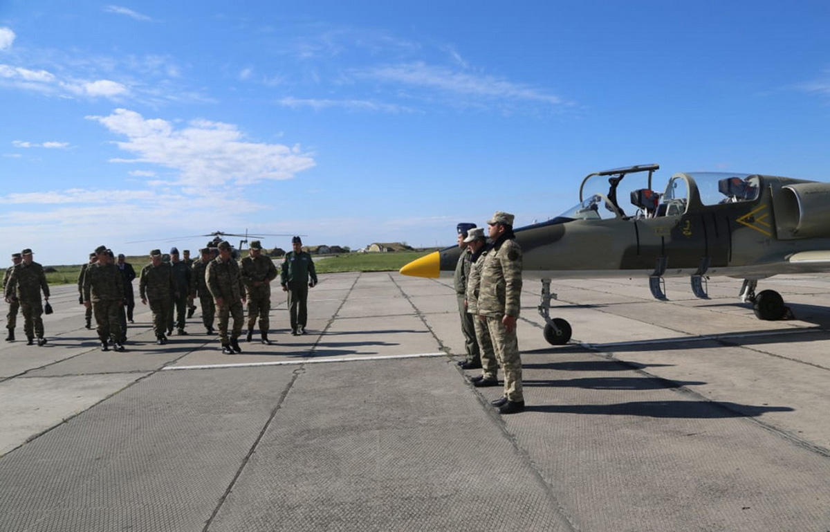 Закир Гасанов открыл новый командный пункт авиабазы ВВС