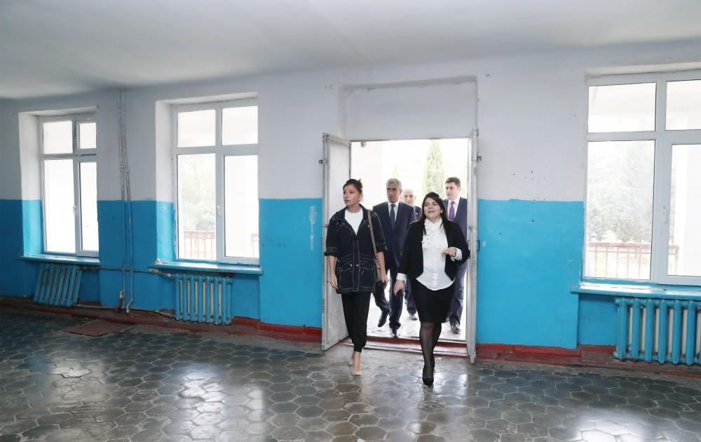 Первый вице-президент Мехрибан Алиева ознакомилась с условиями в яслях-детском саду №229 в Бузовне, в гимназии в Мардакяне и школе №32 Лачинского района