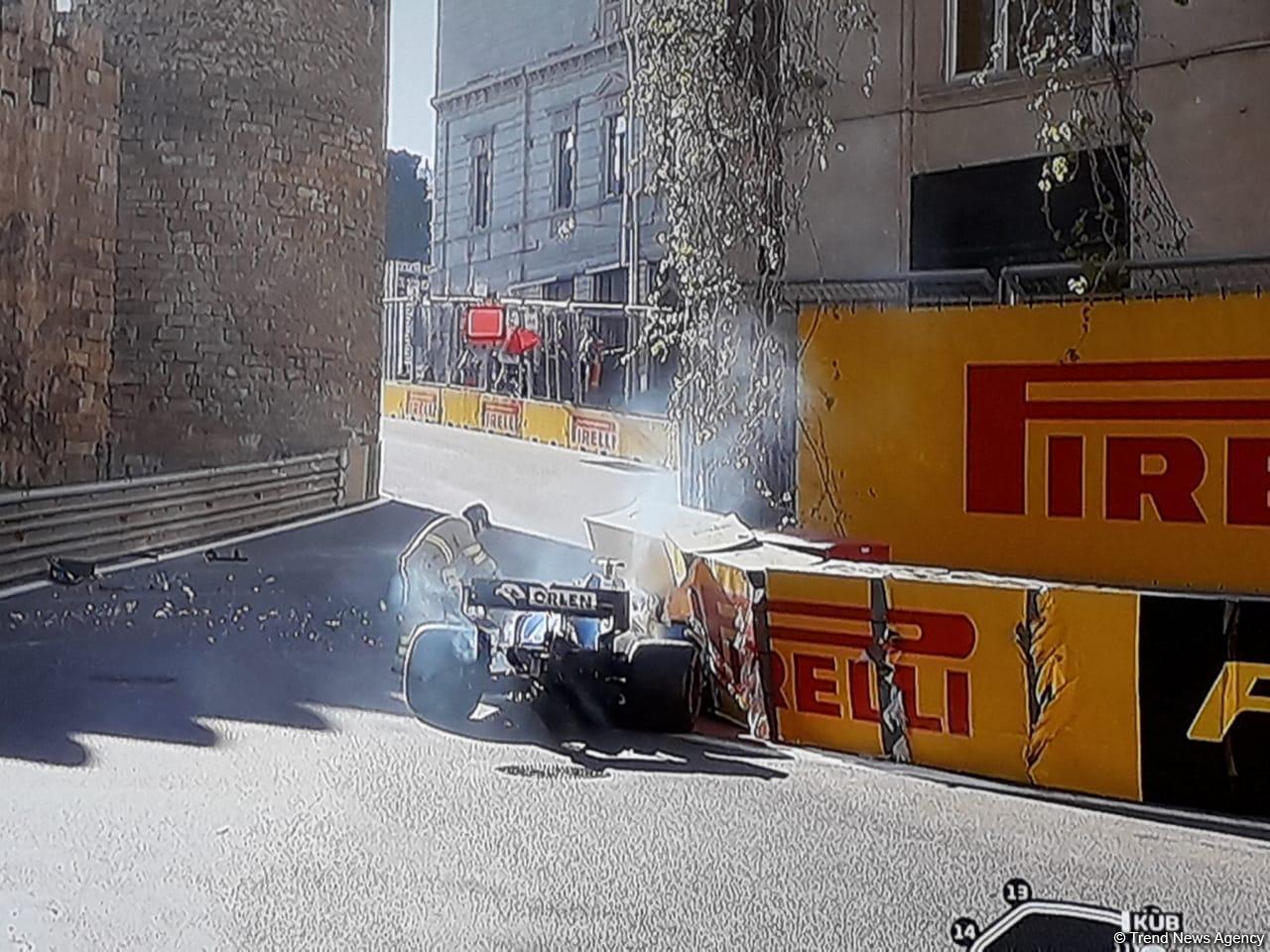 Серьезная авария на Формуле 1 в Баку – болид влетел в тротуар