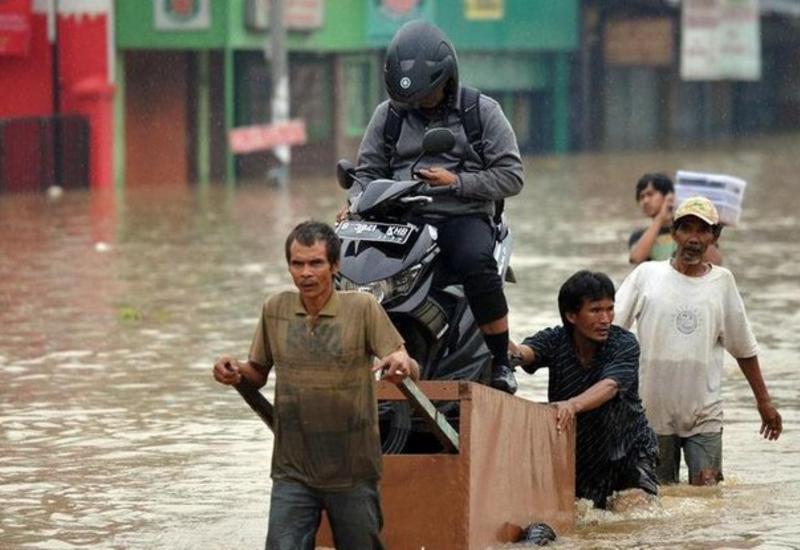 Наводнения в Индонезии, есть погибшие