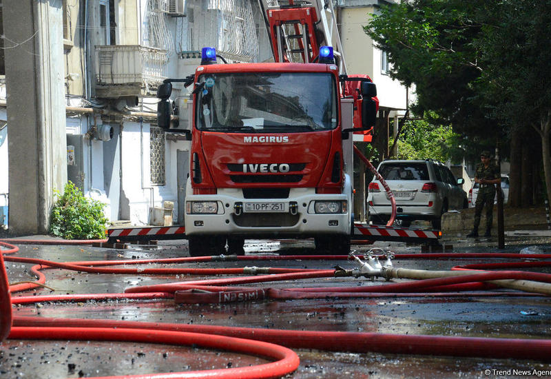 Страшный пожар в Сабаильском районе Баку, жители эвакуированы