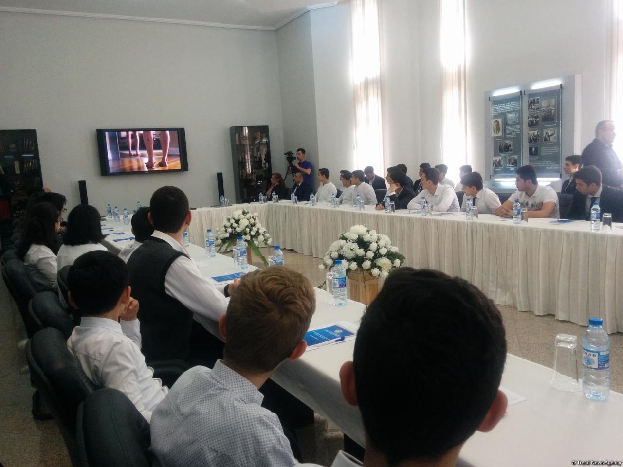 В Академии СГБ им. Гейдара Алиева прошел интерактивный семинар на тему пользы и вреда соцсетей