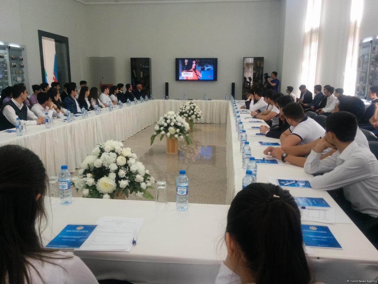 В Академии СГБ им. Гейдара Алиева прошел интерактивный семинар на тему пользы и вреда соцсетей