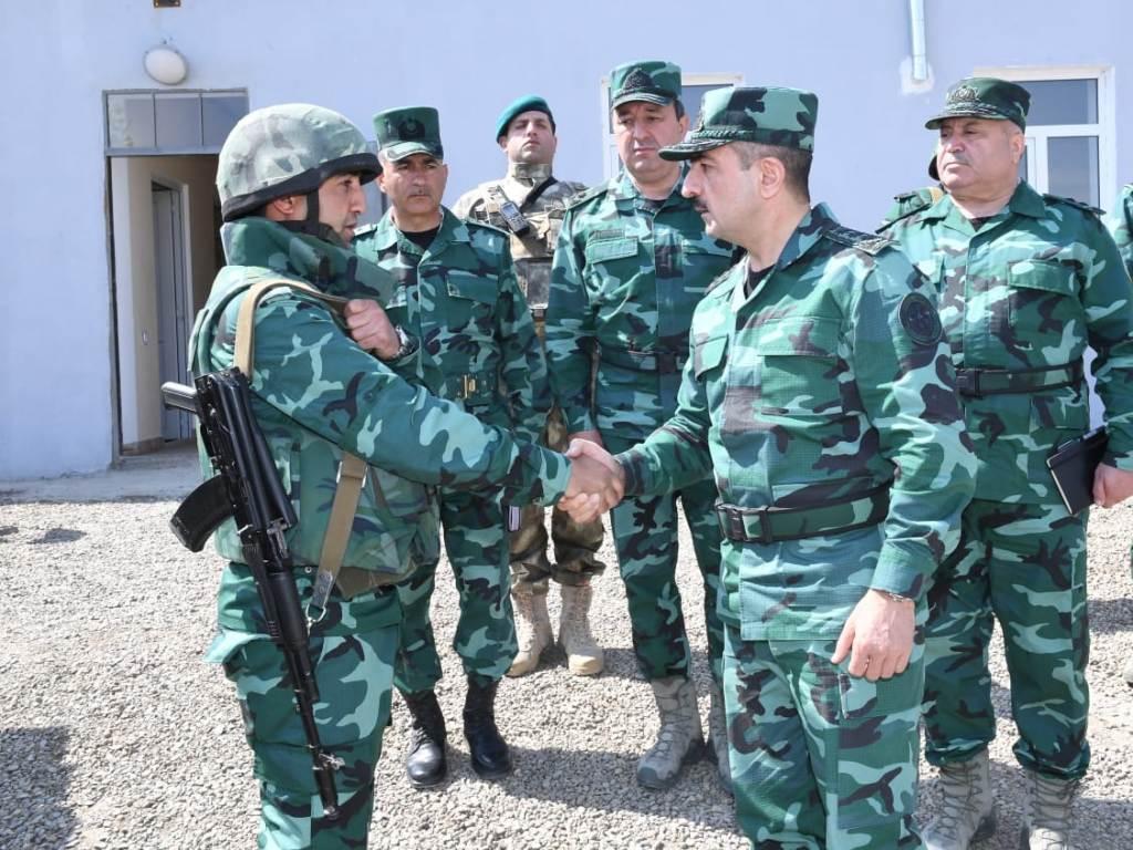 Азербайджанский генерал устроил проверки на границе с Арменией
