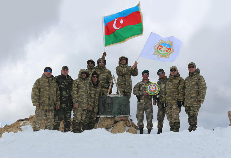 СГБ Азербайджана организовала восхождение на "Пик Гейдара"