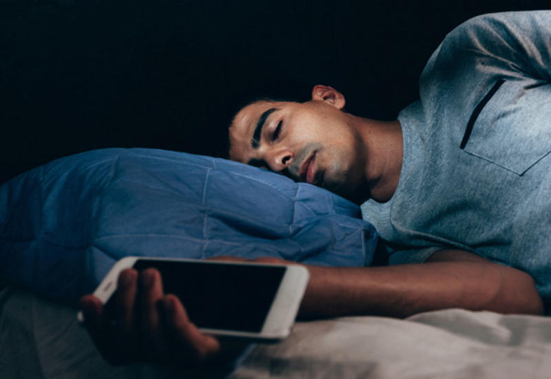 Вызывает ли сон со смартфоном рак