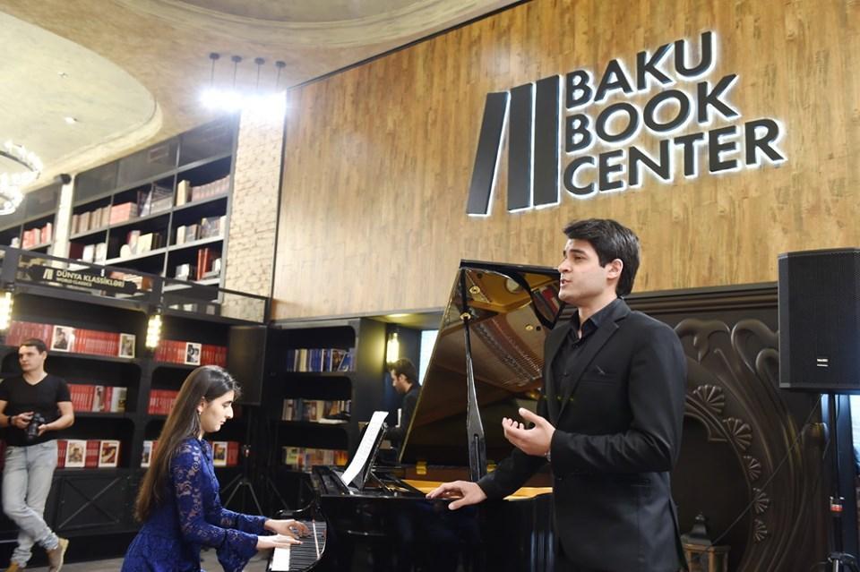 В Баку представили книгу "Качели над Каспием"