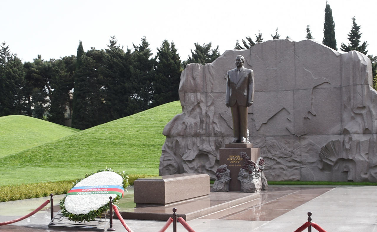 Личный состав Службы госбезопасности Азербайджана почтил память великого лидера Гейдара Алиева
