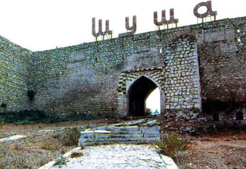 Карабахские сепаратисты пытаются представить Шушинскую крепость "армянской"