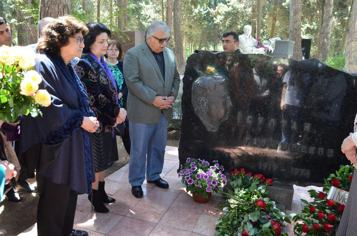 В Баку почтили память Солтана Гаджибекова