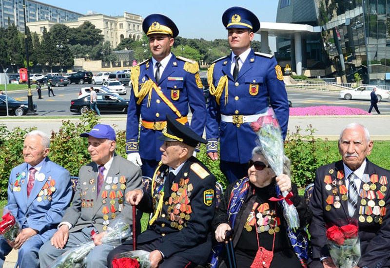 Азербайджанская общественность отмечает 74-ю годовщину Победы над фашизмом
