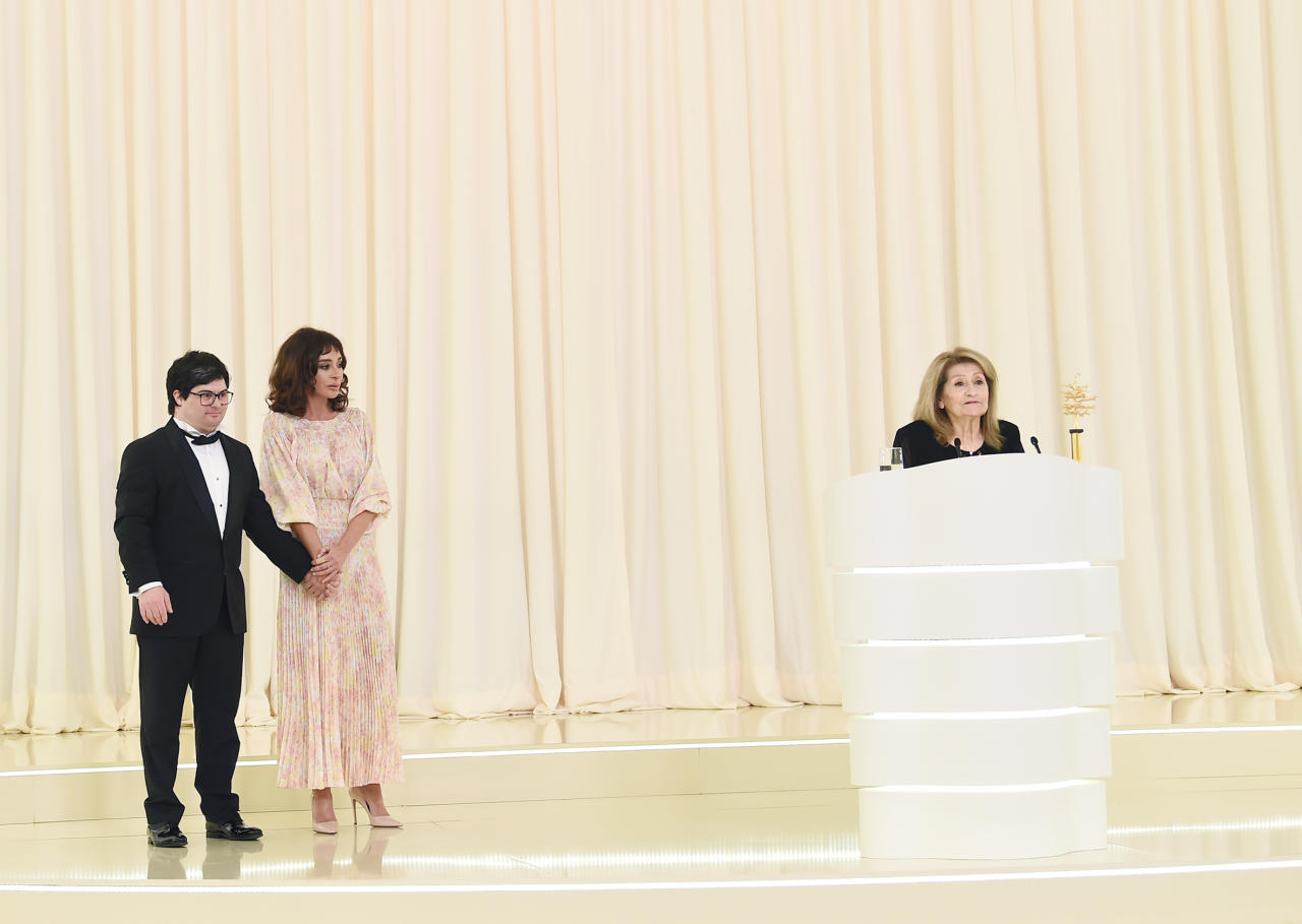 Президент Ильхам Алиев и Первая леди Мехрибан Алиева приняли участие в торжественной церемонии, посвященной 96-летию Гейдара Алиева и 15-летию Фонда Гейдара Алиева