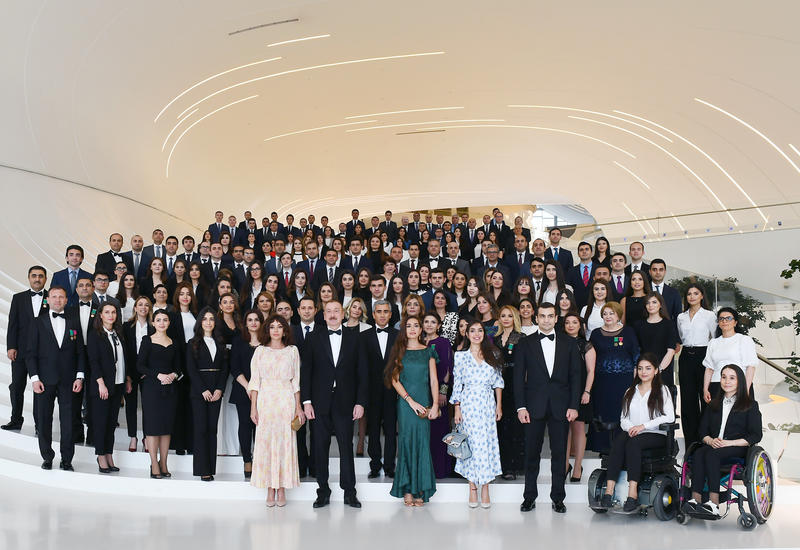 Президент Ильхам Алиев и Первая леди Мехрибан Алиева приняли участие в торжественной церемонии, посвященной 96-летию Гейдара Алиева и 15-летию Фонда Гейдара Алиева