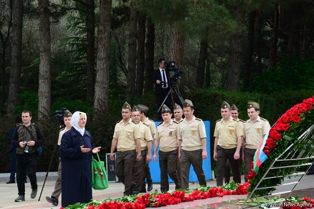 Общественность Азербайджана отмечает 96-ю годовщину со дня рождения Общенационального лидера Гейдара Алиева