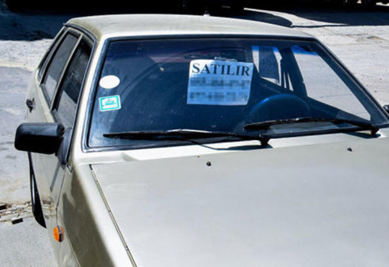 В Азербайджане будут штрафовать за надпись "Продается" на автомобиле