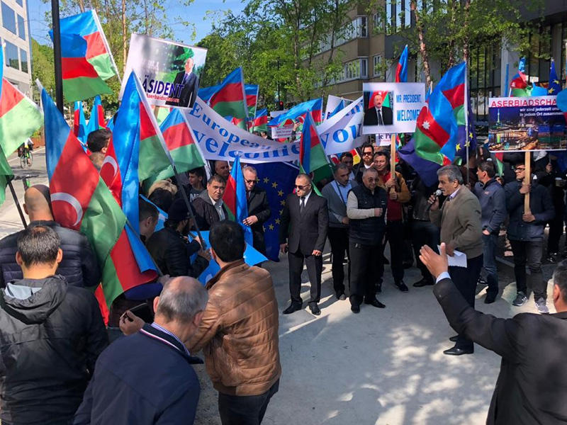Азербайджанцы Европы провели акцию в поддержку Президента Азербайджана