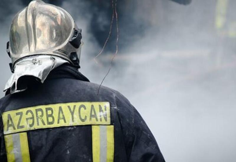 Пожар в 11-комнатом доме в центре Баку, есть пострадавший